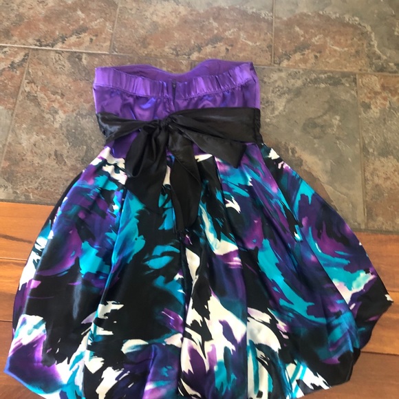 Dress - Picture 2 of 3